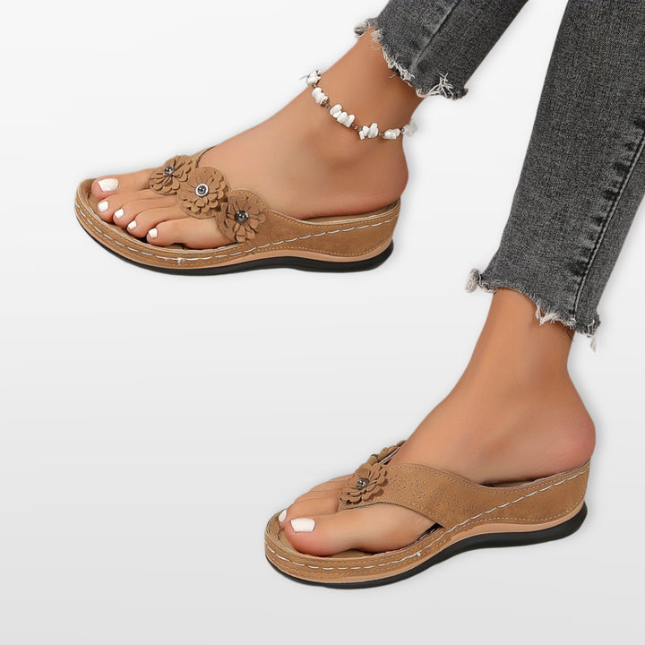 Sandales Compensées Entre Doigt Femme